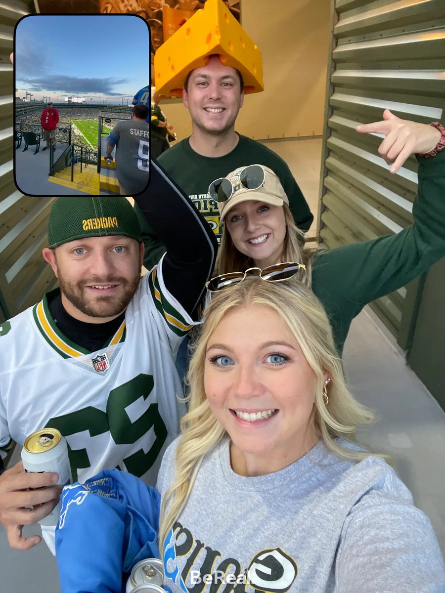 zoe_smith23's tweet photo. #GetLoudLambeau https://t.co/DuwY9QuXAQ