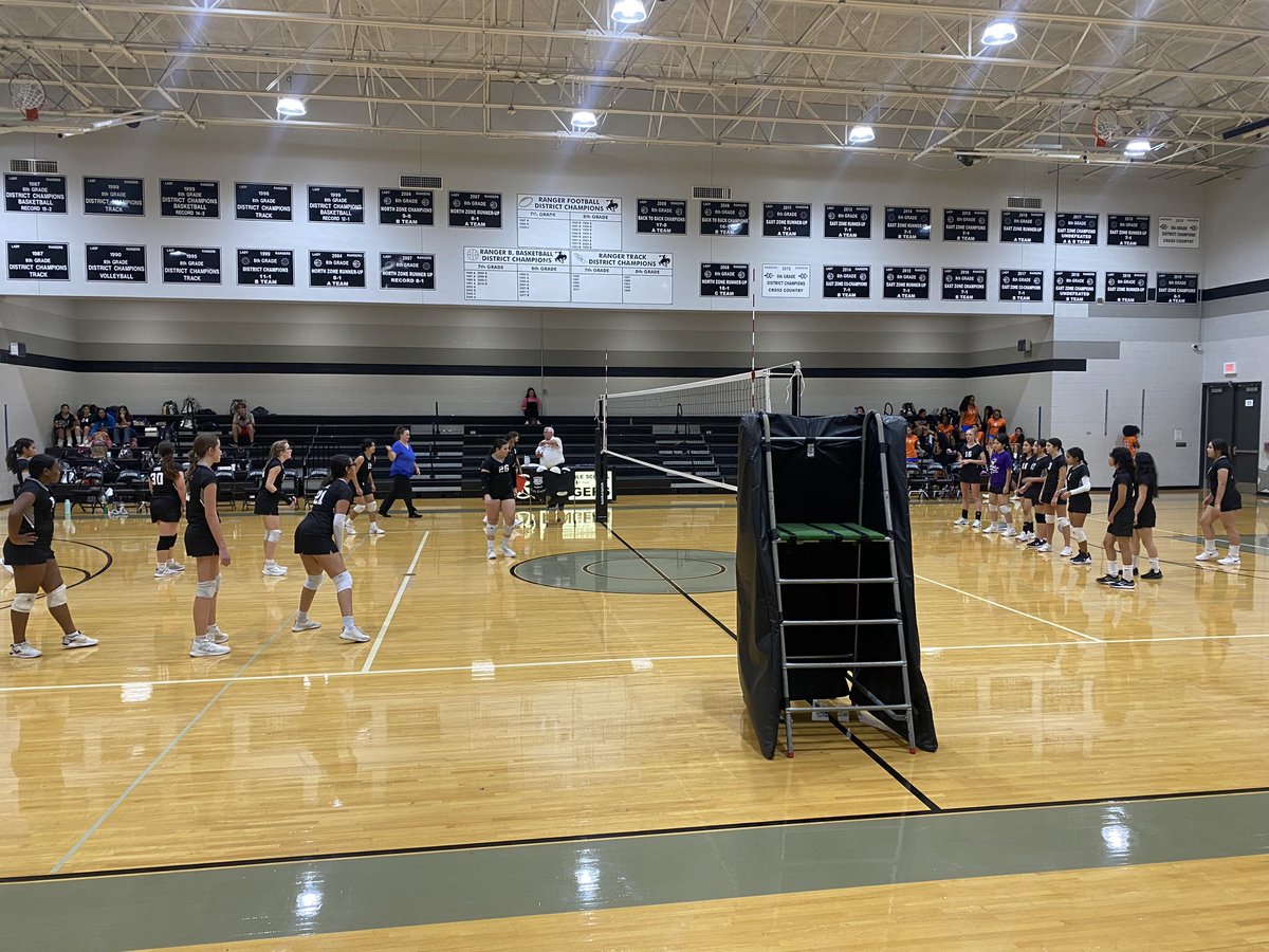 Ms_Moreno8's tweet photo. A very busy day @CookRangers 🖤🤍 Enjoyed getting to see my students projects on the 13 original colonies &amp; ended the day at the volleyball game for a teacher appreciation game! #RangersTodayLeadersTomorrow #rangersgothedistance https://t.co/crxnlSDzwr