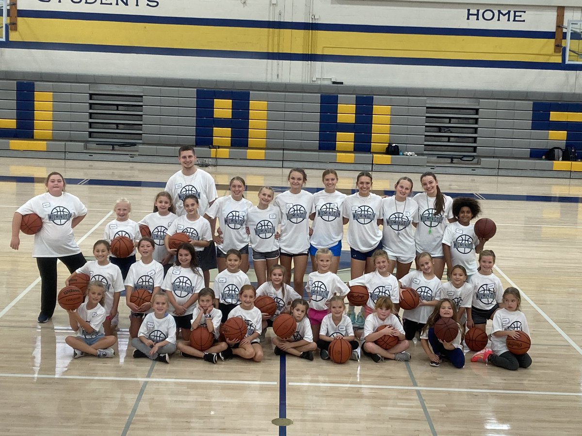 WilmingtonGBB's tweet photo. Such a fun week w/my varsity helpers &amp; elementary campers! Great week of teaching basketball, playing games &amp; bonding with the current &amp; future lady hounds! This program is so BLESSED to have such great people involved from staff, players (old and young)&amp; parents! #futureisbright https://t.co/ToAyqbIuhS