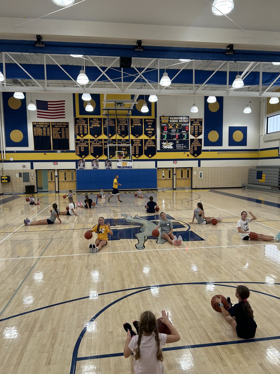 WilmingtonGBB's tweet photo. Such a fun week w/my varsity helpers &amp; elementary campers! Great week of teaching basketball, playing games &amp; bonding with the current &amp; future lady hounds! This program is so BLESSED to have such great people involved from staff, players (old and young)&amp; parents! #futureisbright https://t.co/ToAyqbIuhS