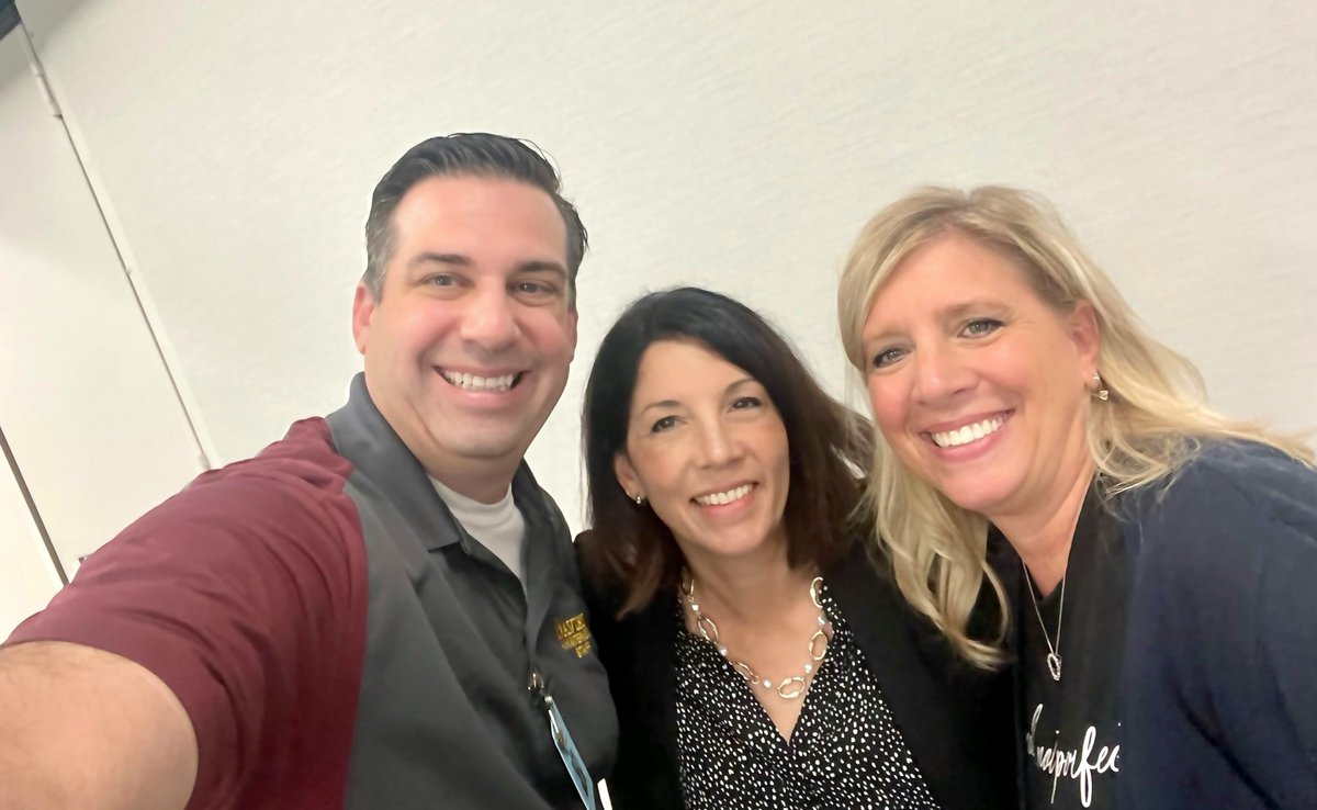 vgilbert3's tweet photo. It's good to be back @MEMSPA !Verle Gilbert Principal of #Hahnintermediate @DavisonSchools ready to learn with all of you during #MemspaChat https://t.co/2OXECMkkWa