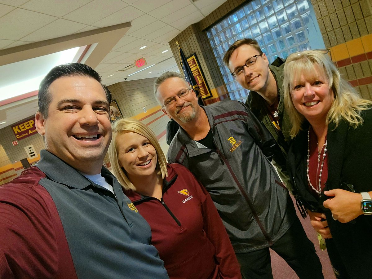 vgilbert3's tweet photo. It's good to be back @MEMSPA !Verle Gilbert Principal of #Hahnintermediate @DavisonSchools ready to learn with all of you during #MemspaChat https://t.co/2OXECMkkWa