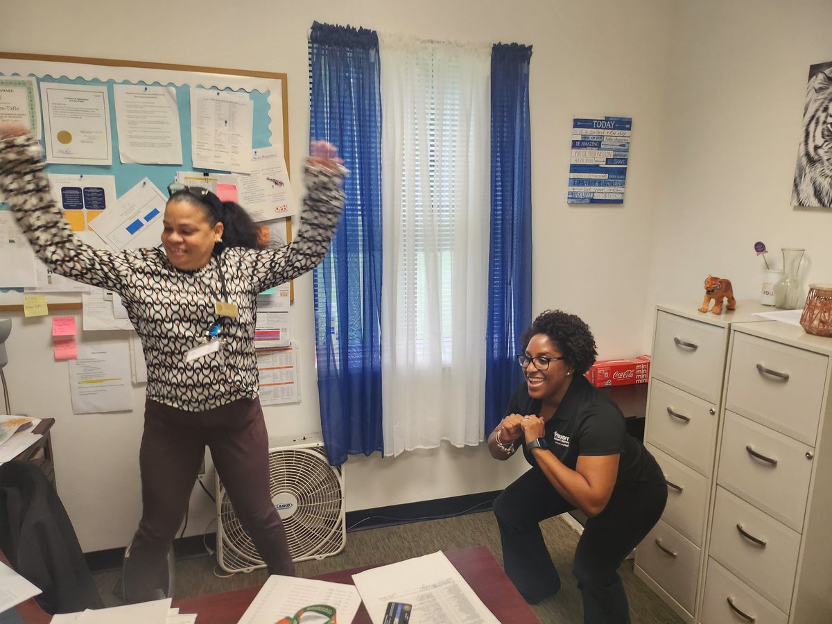 recvrfromtrauma's tweet photo. It's all about the Wellness at Stockbridge Middle School as we paused for movement today! Even the staff enjoyed the brain breaks! 😁😁😁 https://t.co/9IJvY81Wqv