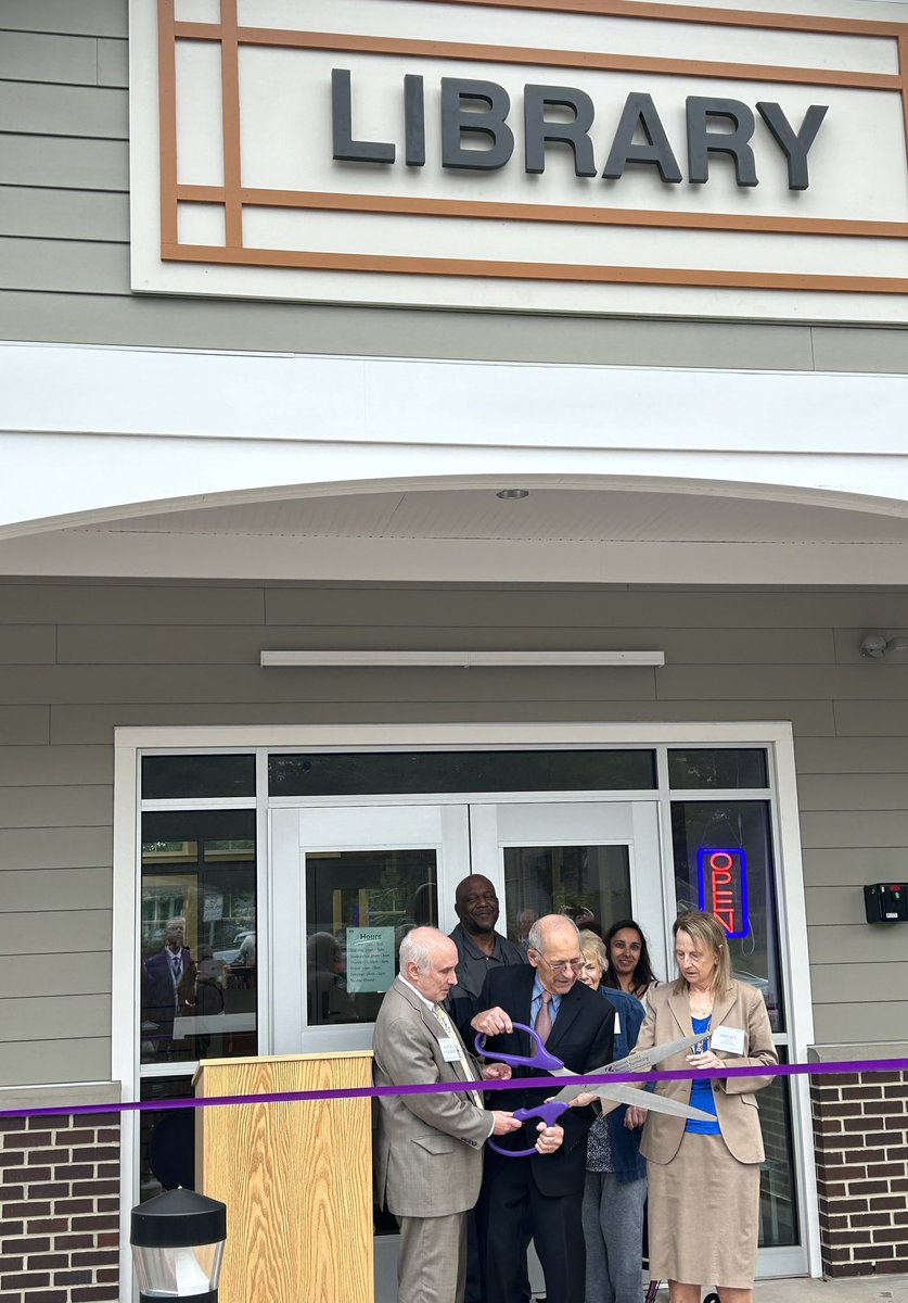 FPS_2025's tweet image. Thrilled to have attended the ribbon cutting of the new Franklin Park Branch Library. We will be working with the library to schedule walking field trips for our Pre-K to 5th grade students! Shout out to our @InstTechFTPS for being on the planning board.