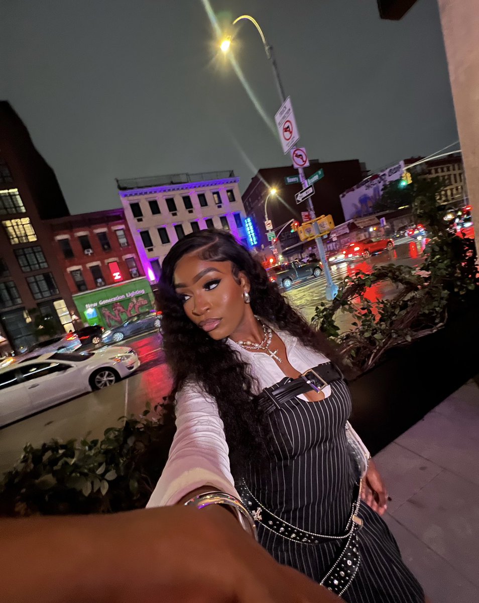 In a world full of trends, i remain classic