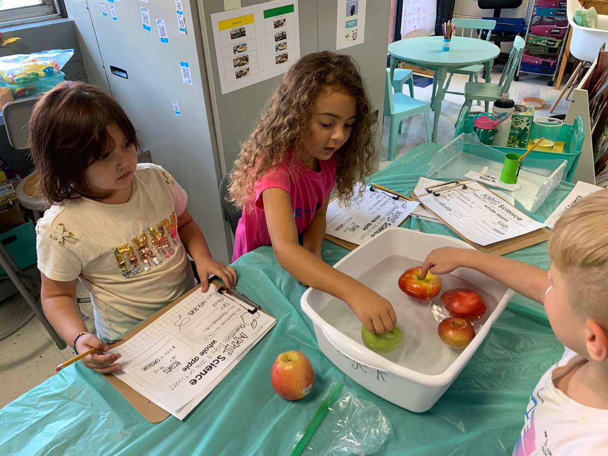 Johnny Appleseed Day in kindergarten. 🍎