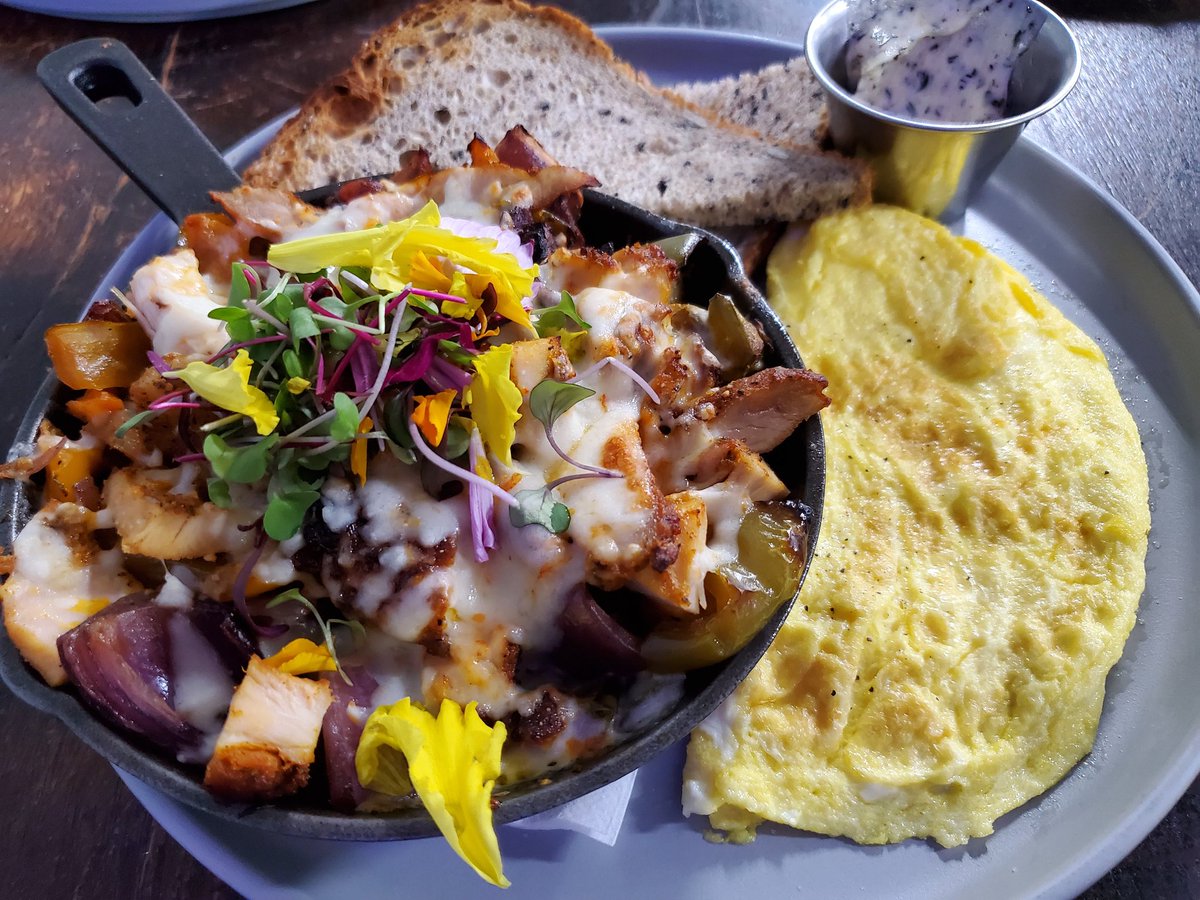 RobertoG_SkyTab's tweet image. Replacing Square with the best @SkyTabPOS powered by @Shift4
Make sure to visit Dulce de Leche Cafe in Chicago, IL - Albany Park District. Congratulations on being voted best restaurant to open during the pandemic and every year since.  #squaredown