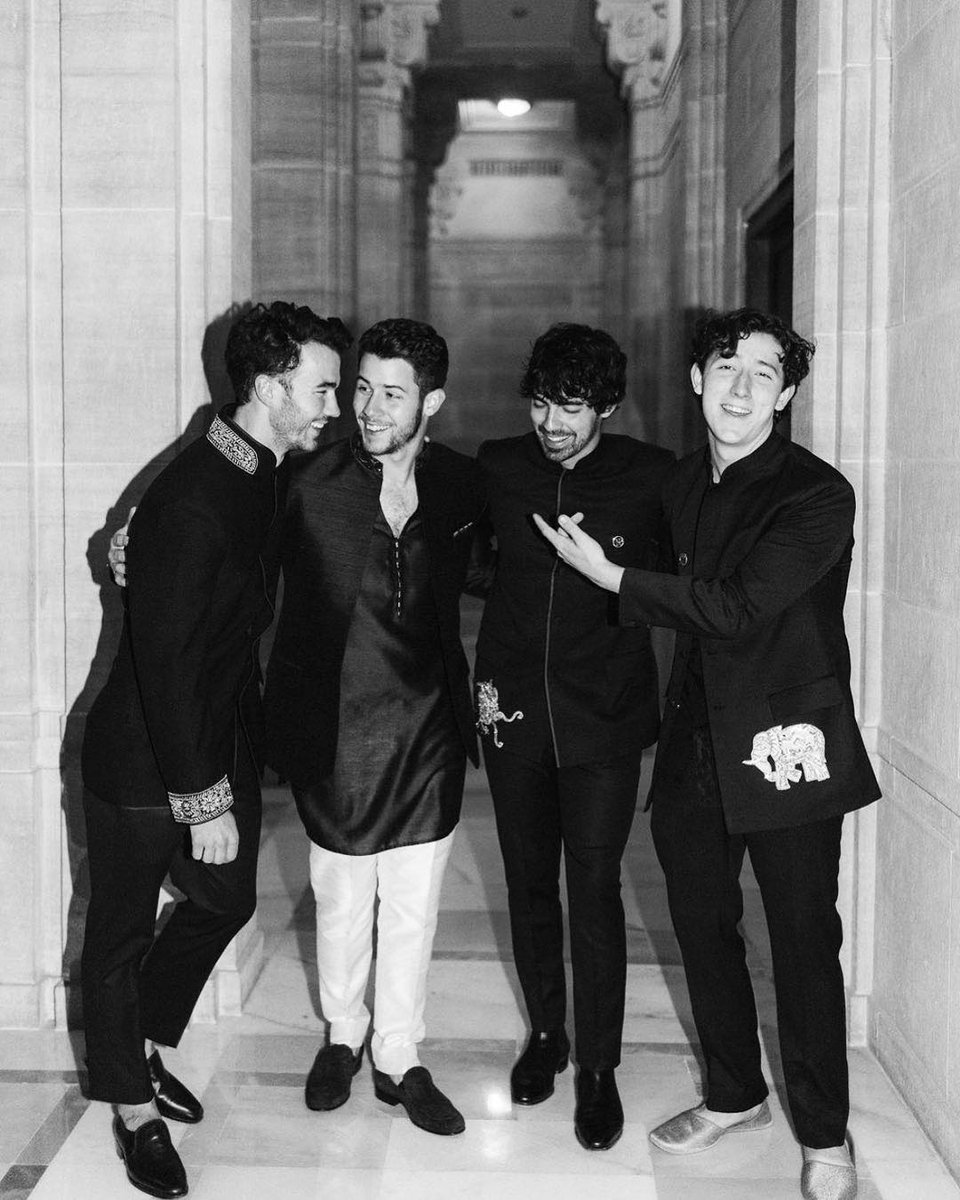jonasbrothers's tweet photo. Happy birthday @FrankieJonas! Go show him some love today https://t.co/avPTLfsVtK