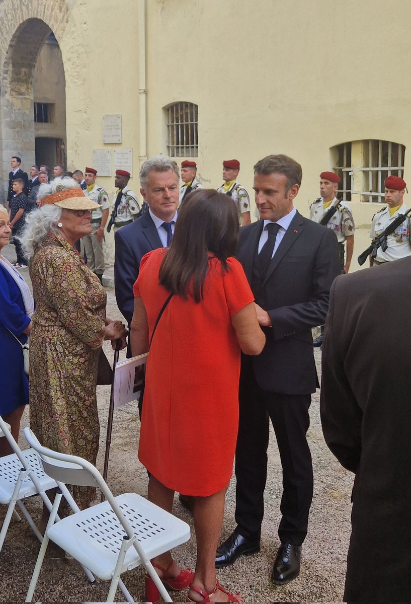 Litteul_Kevin's tweet photo. 🔸 Merci à @Fabien_Roussel dit #DuDoriotChezRoussel d'avoir refusé de s'effacer au profil de @JLMelenchon (pres. 2o22), cela permet aujourd'hui à Macron d'imposer cette loi abjecte sur #leRSA.... Pendant ce temps là (⤵️) Fabien Doriot blablabla https://t.co/5SHlPhvfxW