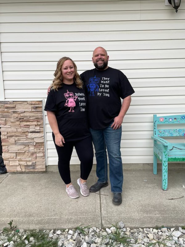 After not being able to make it last time he was in town, we were able to make it tonight to see <a href="/danmanganmusic/">Dan Mangan</a> and bring cheesecake again #RobotsNeedLoveToo