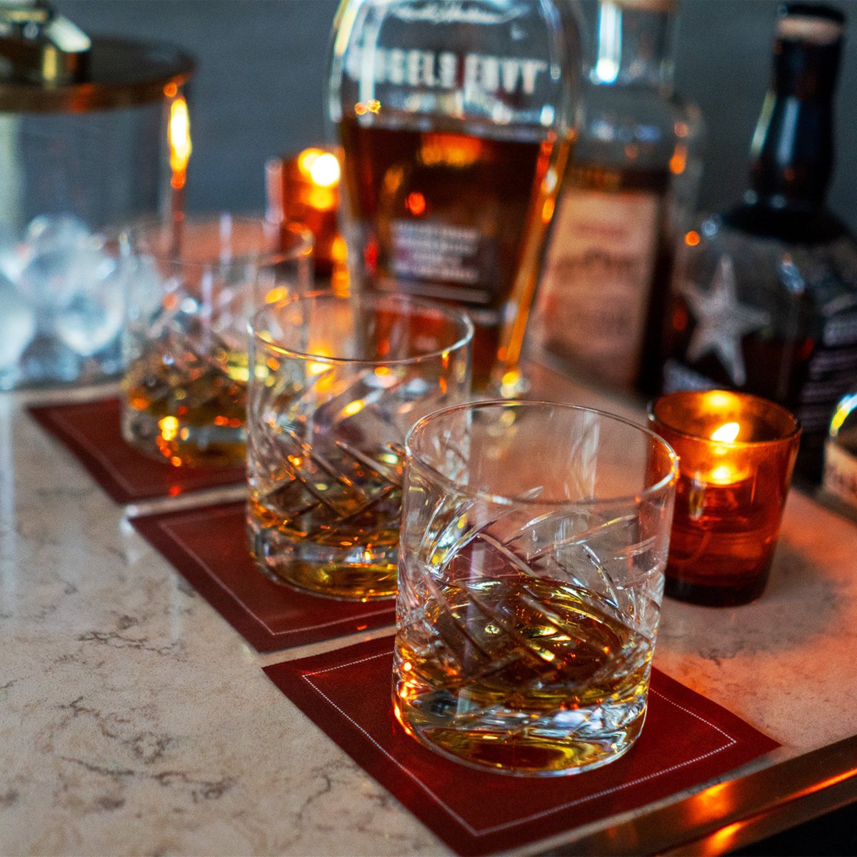 Get into the spirit this #BourbonHeritageMonth at Bourbon Steak! Enjoy traditional and reserve flights poured tableside from our beverage trolley, or try a specialty Bourbon cocktail paired with some of our most extravagant dishes.  Reserve your table: rb.gy/136eg