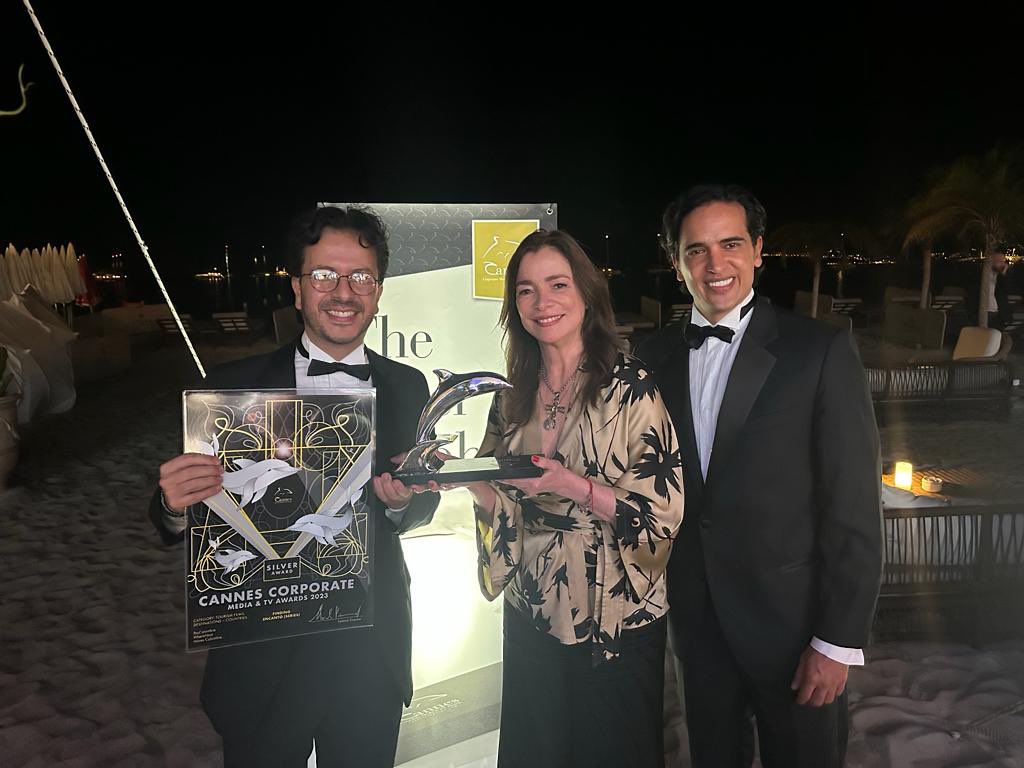 ¡<a href="/Colombia/">Colombia</a> no para de brillar a nivel mundial! ⭐️

Recibimos el Delfín de Plata en los Cannes Corporate Media &amp; TV Awards por la serie documental "Finding Encanto" que muestra las increíbles maravillas de nuestras 6 regiones turísticas.

Acá pueden verla youtu.be/SiN7erqi2k8?si…