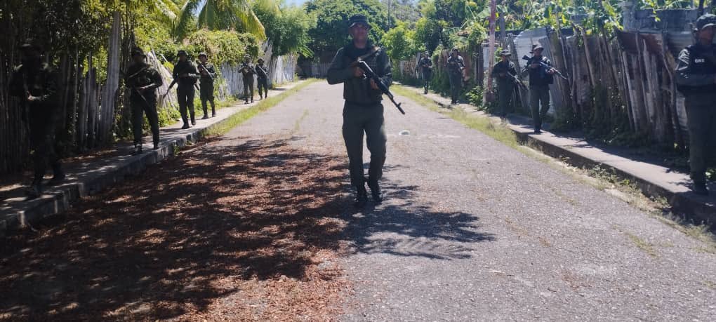 🚨En el marco de la Operación Militar #CaciqueCayaurima en el Edo. Sucre, la URRA Anzoátegui efectuó despliegue y patrullaje de reconocimiento y escudriñamiento en los municipios Valdez y Mariño