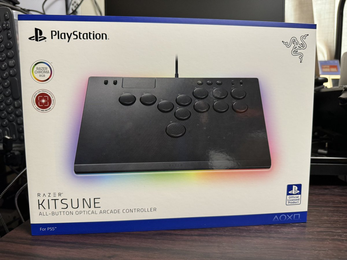 kimurafarm831's tweet image. 朝一で、RAZER KITUNE届いた！

#RAZER
#KITUNE
#アケコン
#レバーレス