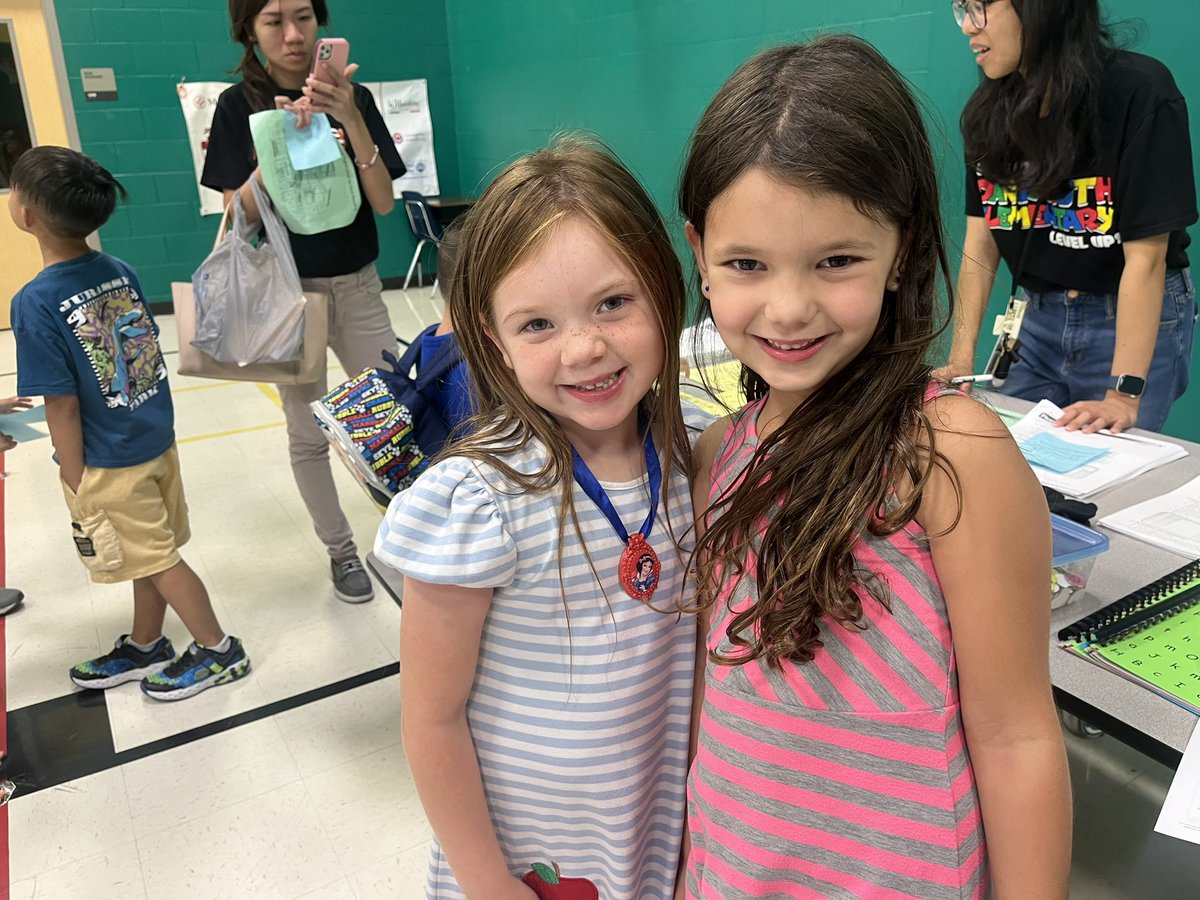 DmeElemRisd's tweet photo. DME Literacy Night was the place to be. Our families Leveled Up with Literacy Station Activities enjoying Comprehension Stations, Learning Resources for home, Handwriting Stations and more. Special shout out to @RichardsonPublic Library for joining us! #gameondme #levelupdme https://t.co/kImPugZgfs
