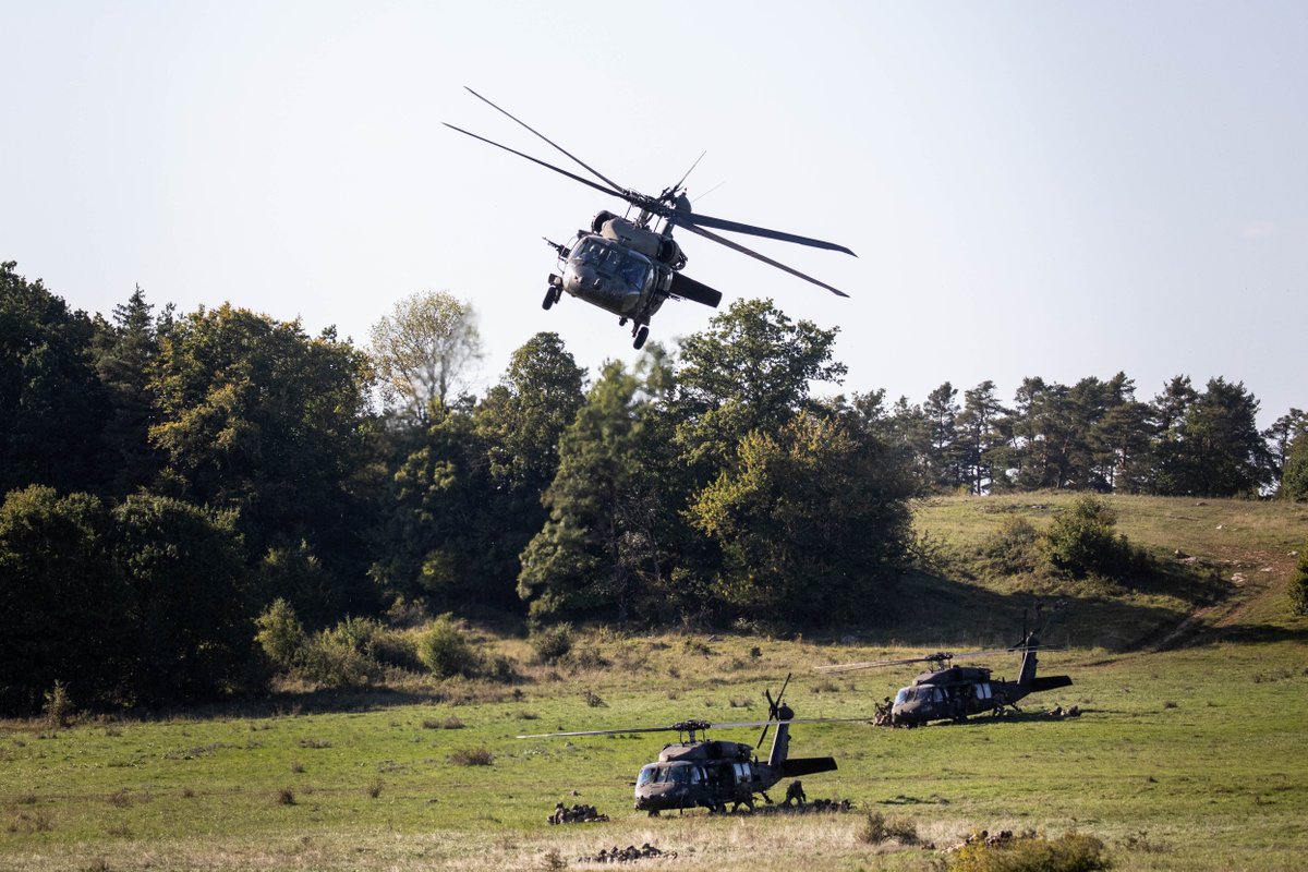 USArmyEURAF's tweet image. On #FlightFriday, we bring you the ABC's of Army Aviation. The Apache, the Blackhawk, and the Chinook, all of which recently participated in exercise #SaberJunction 23, which took place at @7thATC's #JMRC. 

#StrongerTogether #MakingaDifference 

@USArmy @VCorps @US_EUCOM