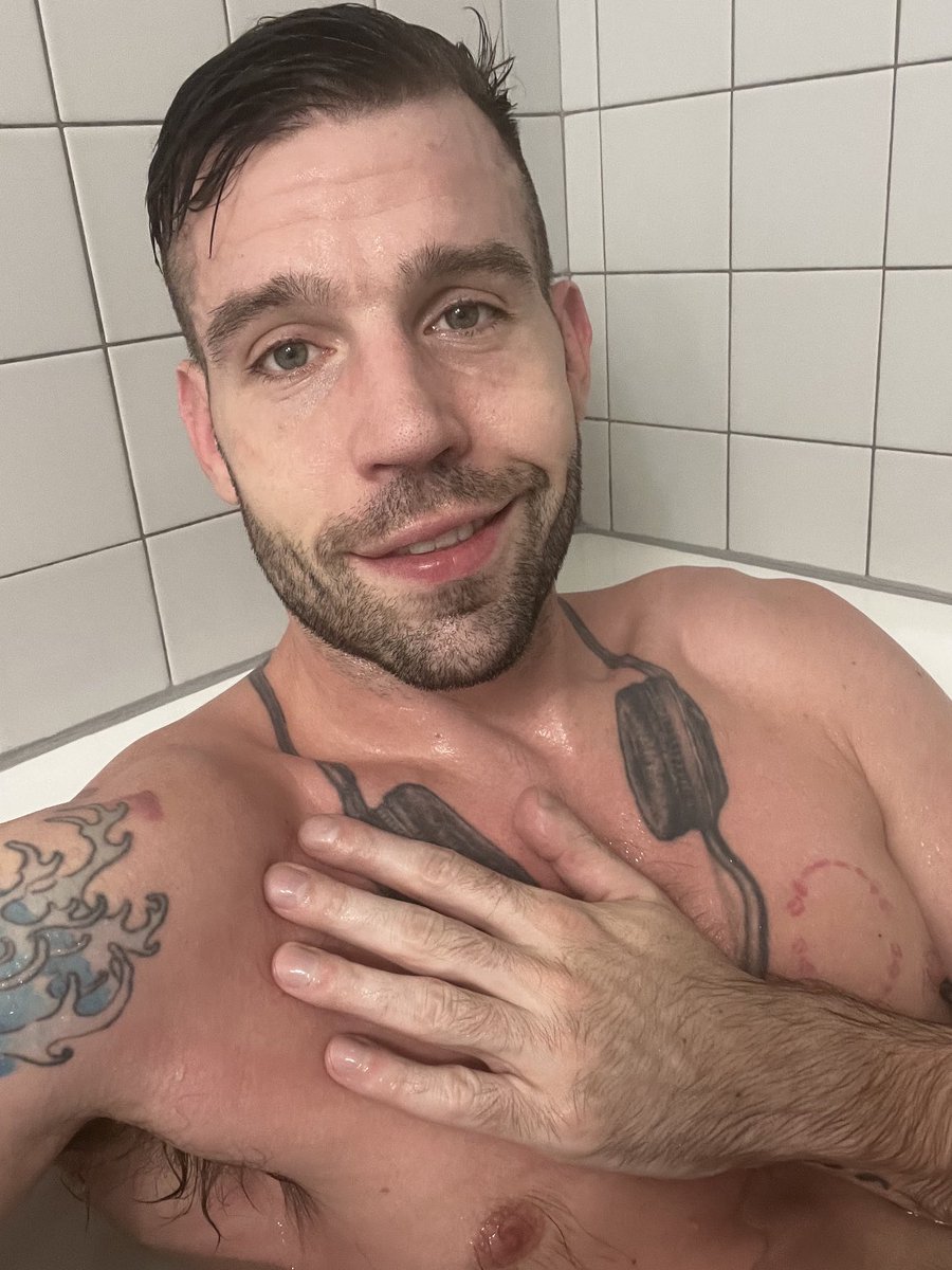 DungeonBucker's tweet photo. Oh my , is it a full moon tonight? I’m cleaning up 🧼 I needs to be cleaned up for all of the wolves 🐺 out tonight, I hope they don’t come ravish me 👹 https://t.co/owhtBhIGzR