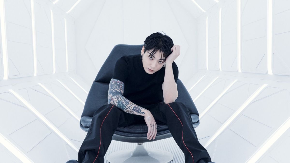 talkofthecharts's tweet photo. #Jungkook’s “3D” feat. Jack Harlow now occupies the entire top 2 of US iTunes, just over a hour since release. https://t.co/NLzSQsHb8r