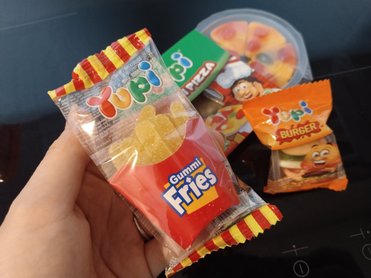 グミかわい😆💞HARIBOに似た味のハード系。もぐもぐ長持ちするから外でのお子の退屈時用にこのシリーズ重宝してる🙏砂糖の塊に頼るダメ母😂😇