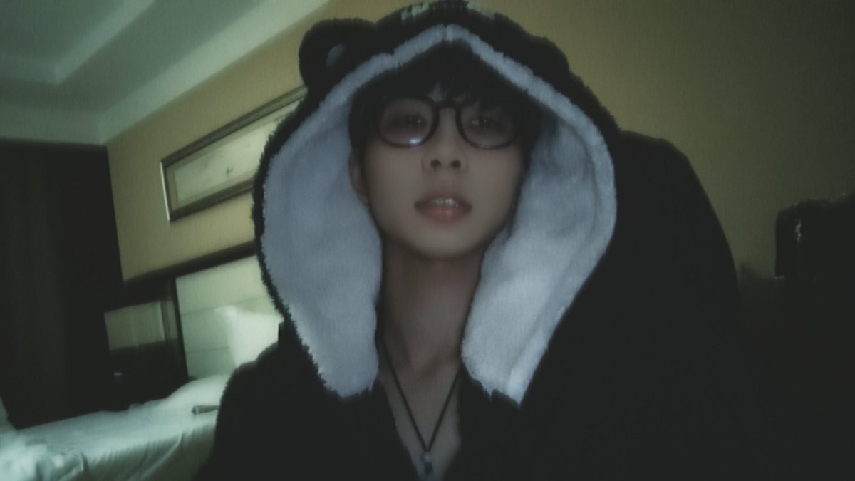 月亮抱我 tweet media