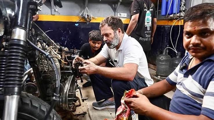 sourcecode24's tweet image. कौन कहता है की प्रधानमंत्री रोजगार योजना विफल है, इसका जीता जागता सबूत है, साथ ही साथ इनको प्रधानमंत्री कौशल विकास योजना का भी पूरा फायदा मिल रहा है, नए नए कौशल सीख रहे हैं।