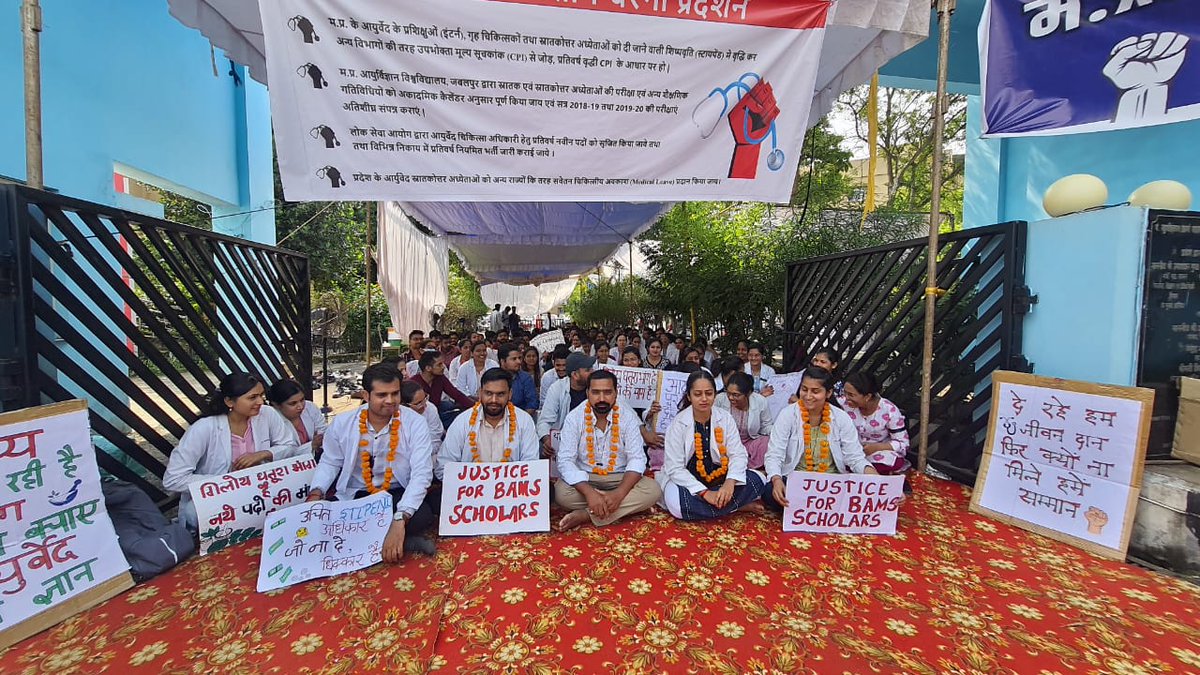 DrTejsinghjohar's tweet photo. अनिश्चितक़ालीन धरना प्रदर्शन जो कि विगत 8 दिन से चल रहा है 29/09/2023 आज से  क्रमिक भूख हड़ताल का शुभारंभ कर रहे है जिसमें आयुष चिकित्सक भूख हड़ताल पर बैठे है, यह भूख हड़ताल भी अनिश्चितक़ालीन है,@ChouhanShivraj
@zeempcg
@kawreramkishor
@sarbanandasonowal
@ministryofayush https://t.co/wOnTsFXfmV