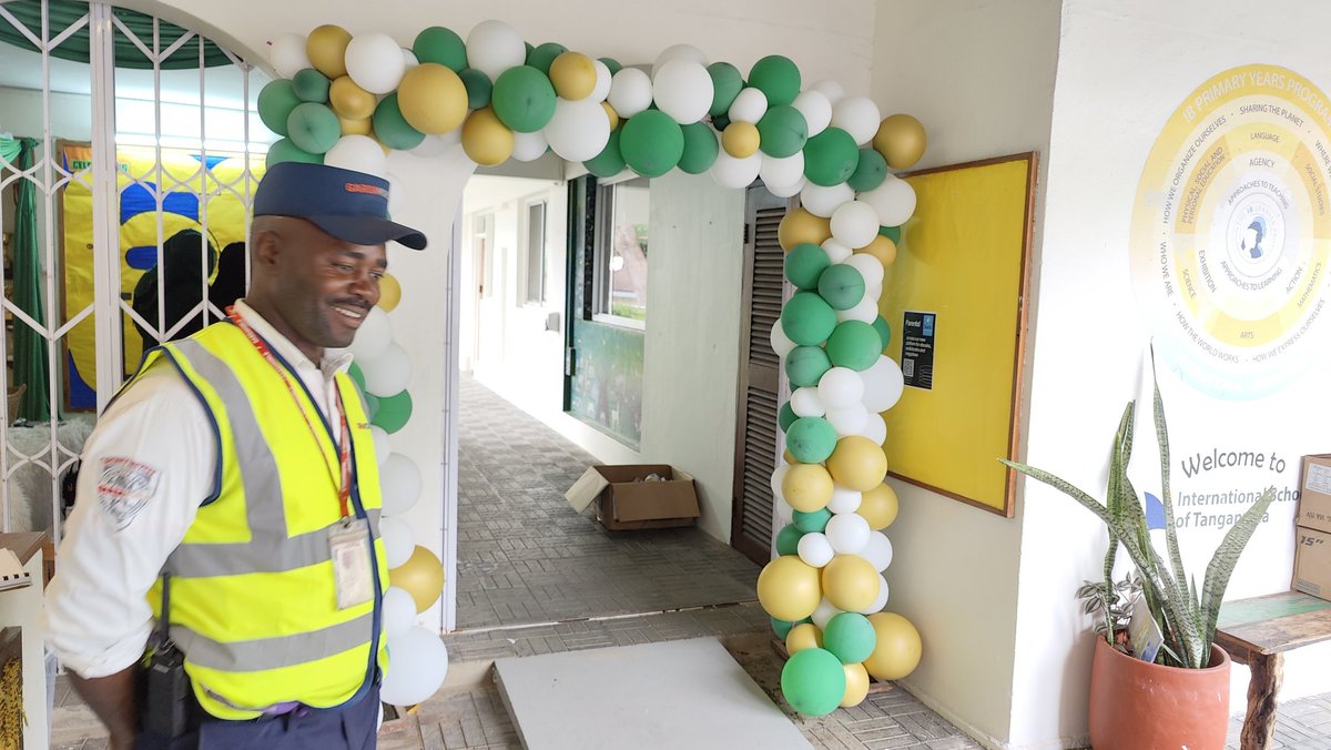 Today at @istafrica Elementary campus we celebrated Maulidi Day with decorations, handing out cupcakes and encouraging students to follow the Sunnah of the Holy Prophet: to keep clean and to smile. 
#istafricalearns