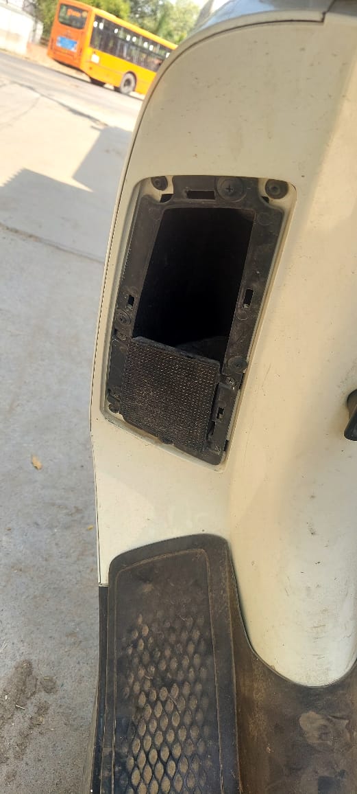 sky_star_dust's tweet photo. @OlaElectric @bhash ye hai kya aapki service itni achii service kiese de skte hai mera reg. no  8287926992 meri scooter 20 sep  ko breakdown hua 2 saal main dusri baar motor change hui hai or itni vaahiyaat service di ola ne jiski koi hadd nahi hai https://t.co/PhuhfD1jPN