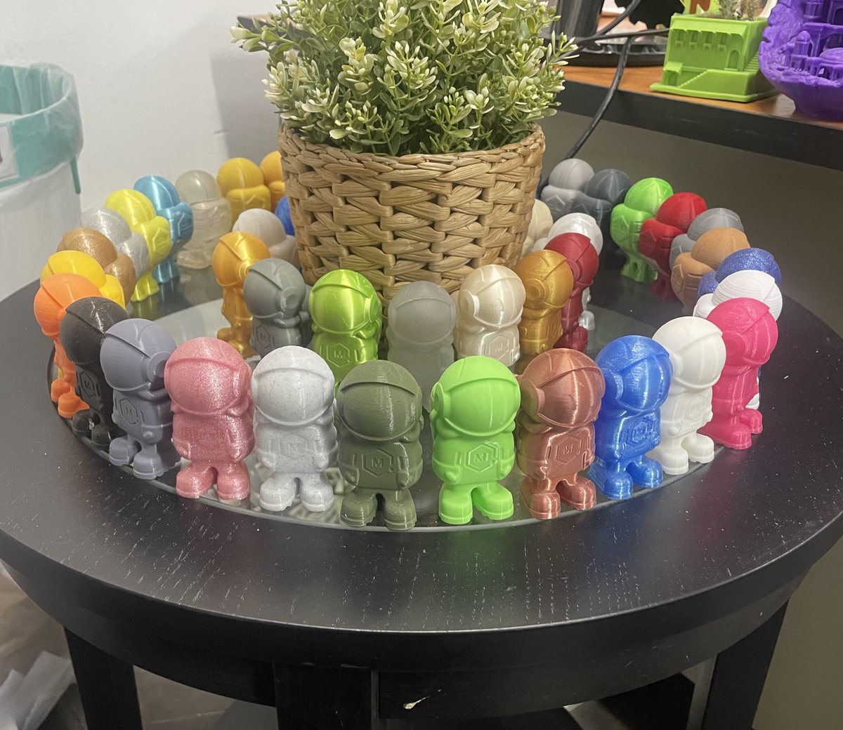 NomuraThai's tweet image. アプリ開発加速のために採用したITスタッフ新人君、いきなりAppSheet触れるだけじゃなくて実は3Dプリンターの使い手で、会社に突然自分のプリンター持ち込んで色々作り始めるなど良きオタクっぷりを発揮中。
フィラメント代とプリンター使用料払うから沢山遊んでください😁
#AppSheet