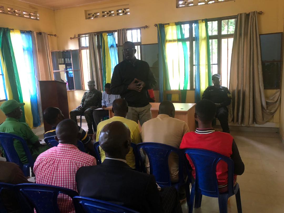 KayonzaDistrict's tweet photo. Umuyobozi w'Akarere @BoscoNyemazi yasuye Umurenge wa Ndego mu rwego rwo kureba aho bageze bitegura igihembwe cy'ihinga no kureba aho bageze bitegura guhinga ubutaka bwose bugomba guhingwa byumwihariko yasuye ahatunganyijwe Amaterasi ku bufatanye na #KIIWP https://t.co/53nd7v2fGp