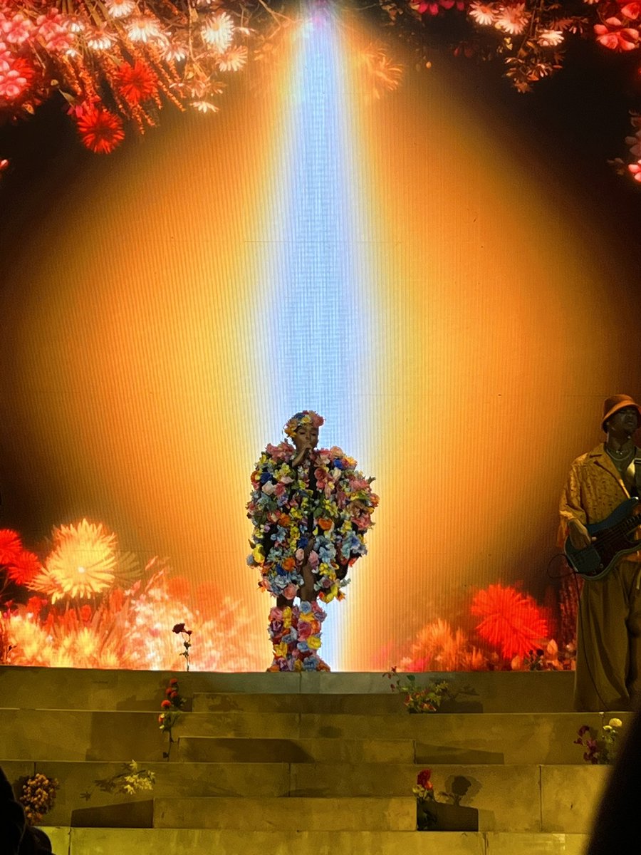 syouphiee's tweet photo. Nothing could have prepared me for my first @JanelleMonae show. A work of art https://t.co/cfnca6TVRZ