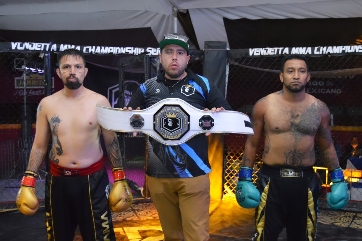 Bossiferador's tweet photo. Regresamos a la jaula de:
Vendetta MMA Championship Series 🧨🔥

Le dimos recio 🏴‍☠️🎙️💎🎶  Muchas gracias Plaza de Toros Gabriel de la Torre 🇲🇽🔥

Próximamente en tu ciudad 🇲🇽💎🦍

Gracias por la playera 🦍🔥 

#AvísaleATusPrimas #PlatícaleATusCompas #ColosalLife https://t.co/JYsnTEEgvl