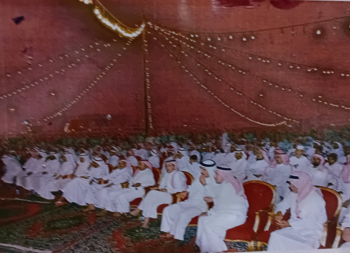 عطية الله ابو زنيدة رحمه الله
الوطنية في رجل 
عندما تتمثل الوطنية الحقة ومن يدعو لها ويحركها 
هذه الاحتفالات بايامنا الخالدة ايام ابو زنيدة  رحمه الله وهو في قلب الحدث 
شاهدوا وقارنوها باحتفالاتنا الان