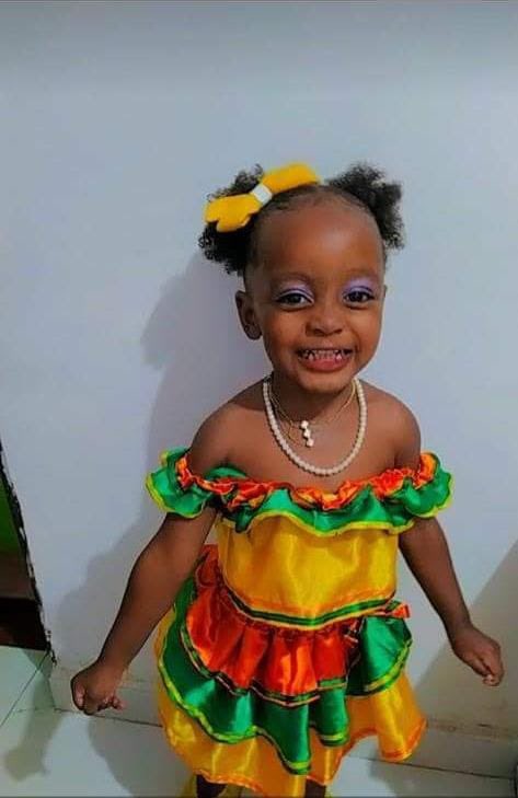 - La bala me quitó dos dedos de la mano y luego impactó a mi niña. Solo quiero justicia por mi hija! 

Estamos rotos. Estamos triste por el infame asesinato de Mariana y les invito a convertir esa tristeza en indignación. O capturan mañana a todos los policías o que arda todo.