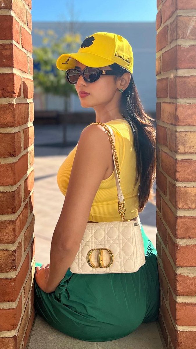 F7K8tjLawAAW6EG?format=jpg&name=medium