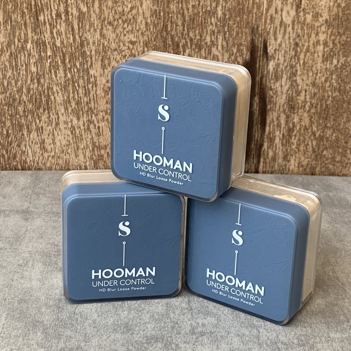 hazelnoode's tweet photo. KATA AKU KALO KAMU OILY SKIN, COBAIN LOOSE POWDER INI DEH🤨🫵🏻 

efek blurringnya cakeup bgt berasa mulush gapunya pori2, udah gitu nahan minyaknya juara bgt cui. super smooth, aku sampe stock 3 shades 😭👍🏻 https://t.co/4SBqdD32m9