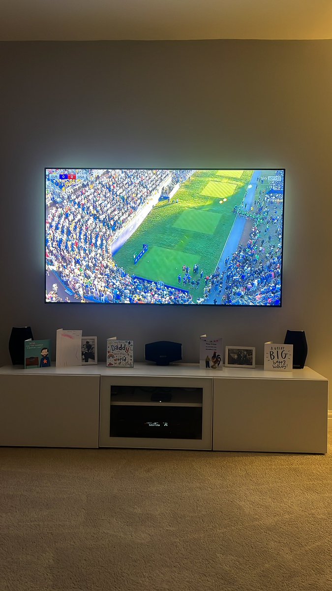 Bigwoodtom's tweet photo. Love this game #RyderCup #letsgoEurope https://t.co/R0PFRD86UW