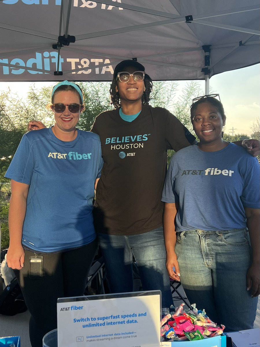 kirsten_peavey's tweet image. Thank you to the STX Sales Event team for partnering with Prime for the Alief #NNO event! It was awesome to educate our community on the affordable products &amp;amp; services AT&amp;amp;T has to offer! 🌐🛜
@AshleyBurgess0 @DorcasTylerTX @VictorMor_ @Ahmad_Al02 
#pARtnership #STXfiberflex #ACP