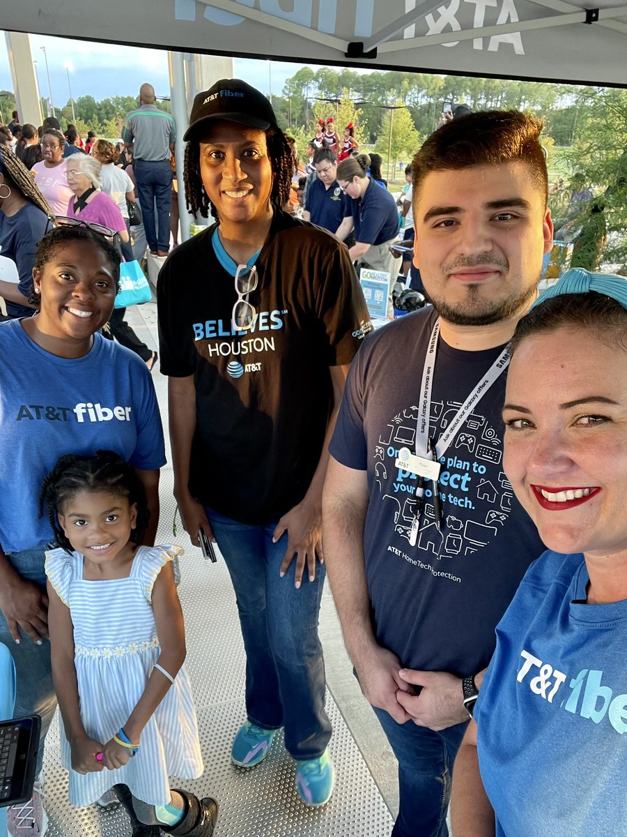kirsten_peavey's tweet image. Thank you to the STX Sales Event team for partnering with Prime for the Alief #NNO event! It was awesome to educate our community on the affordable products &amp;amp; services AT&amp;amp;T has to offer! 🌐🛜
@AshleyBurgess0 @DorcasTylerTX @VictorMor_ @Ahmad_Al02 
#pARtnership #STXfiberflex #ACP
