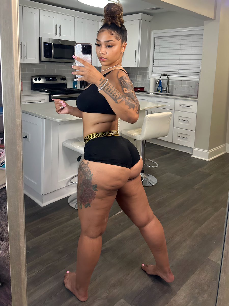 DejMercedoz's tweet photo. my ass gets fatter every time a nigga disappoints me 😚 https://t.co/6hI04Mak4P