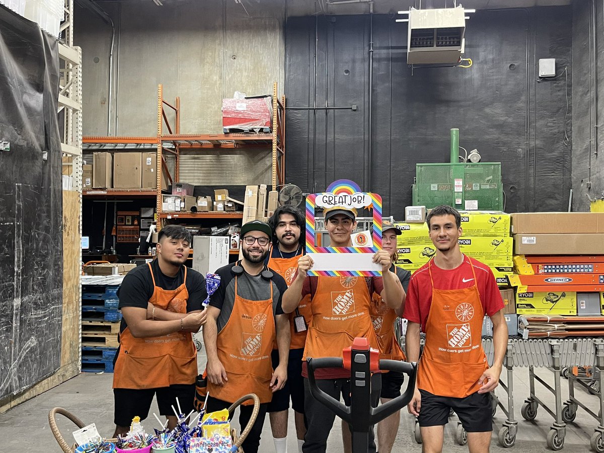 Jennifer0563's tweet photo. Once again September had a lot of milestones and birthdays. What a great way to celebrate our people 🧡🎊🎊 #homedepot https://t.co/ND5yX8cbgz