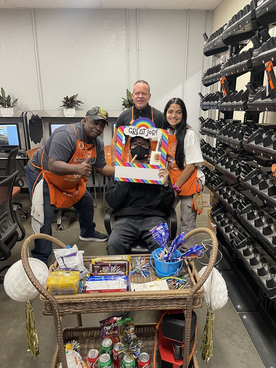 Jennifer0563's tweet photo. Once again September had a lot of milestones and birthdays. What a great way to celebrate our people 🧡🎊🎊 #homedepot https://t.co/ND5yX8cbgz