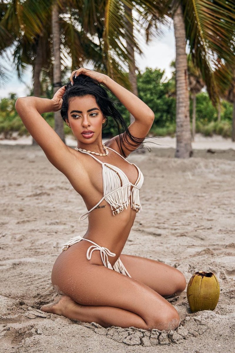 Miami moments with @jessikakolosovas by @rarifilmz wearing the Ravelyn Bikini in natural. #andibagus

Online now bit.ly/3UFXGz3