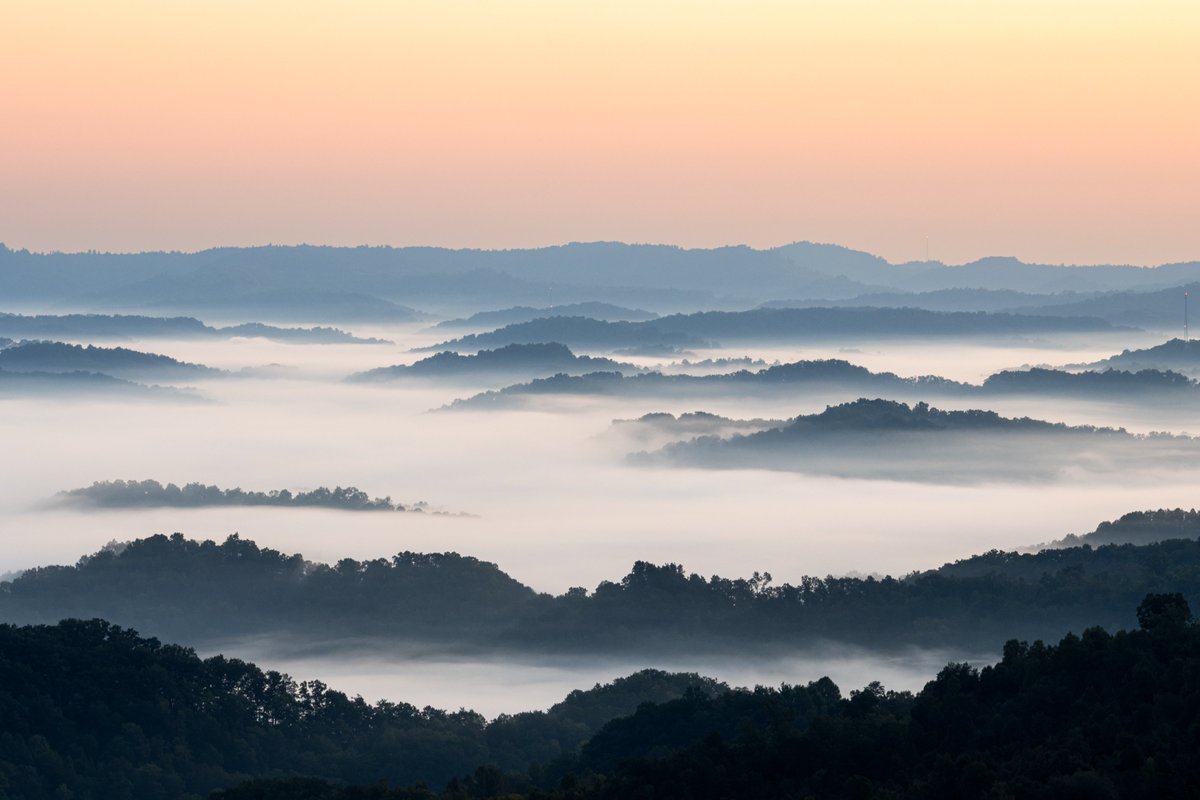 CrisRitchiePics's tweet image. Early in Eastern Kentucky.