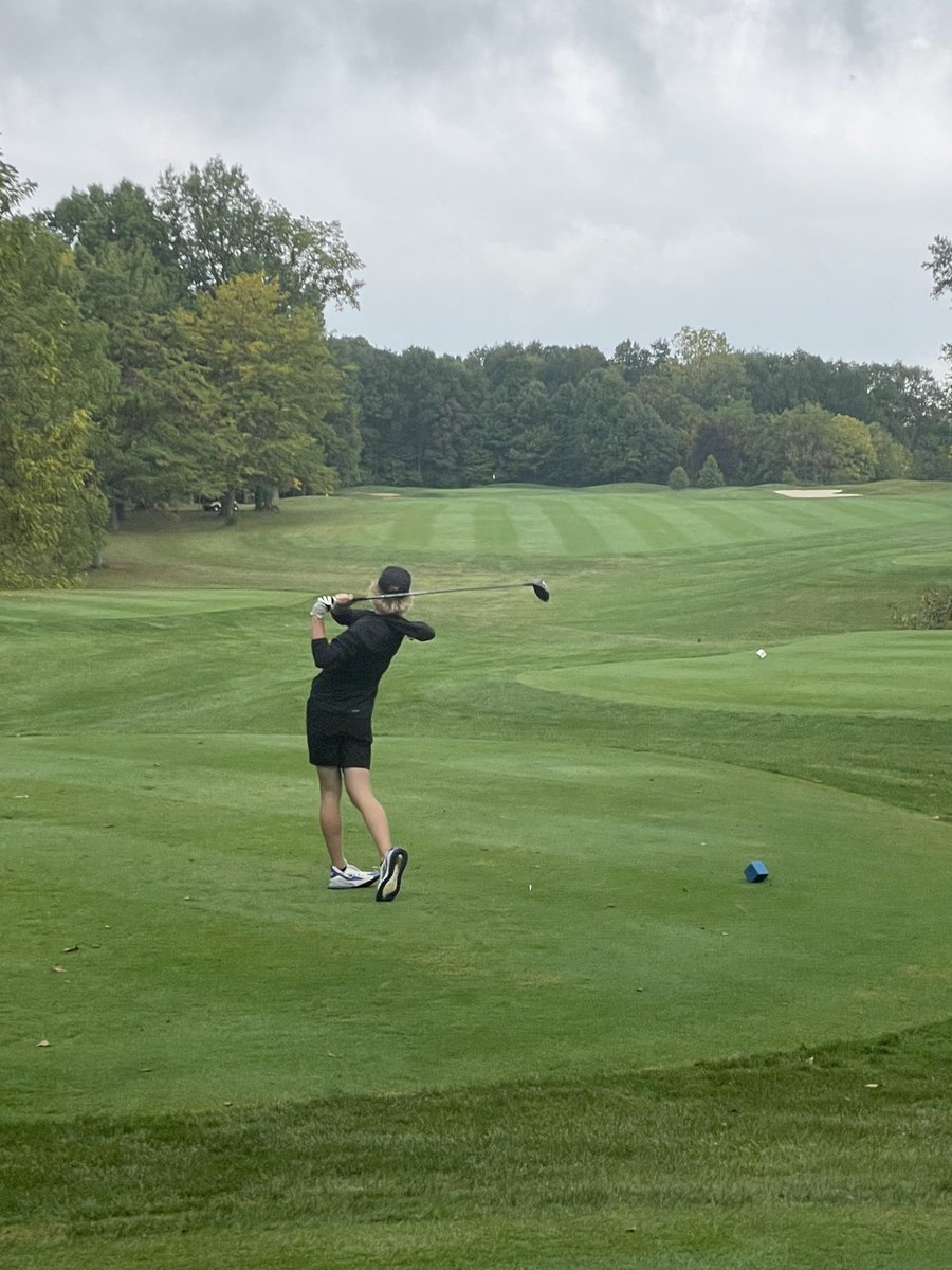 The Bradley Jags defeat the Irish to claim back the Bradley Scioto Trophy! 
The Jags lead the series 4-3! 
Good luck to both teams at sectionals! Jaguars will start at 9am next Wednesday at Eaglesticks GC