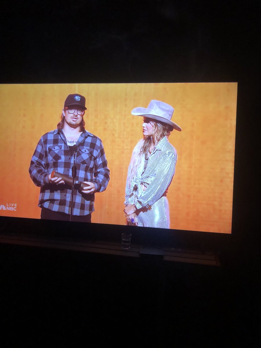 lmgbeard's tweet photo. Anyone else getting a @kidrock @ sherylcrow vibe?? https://t.co/61qZOb7rKA
