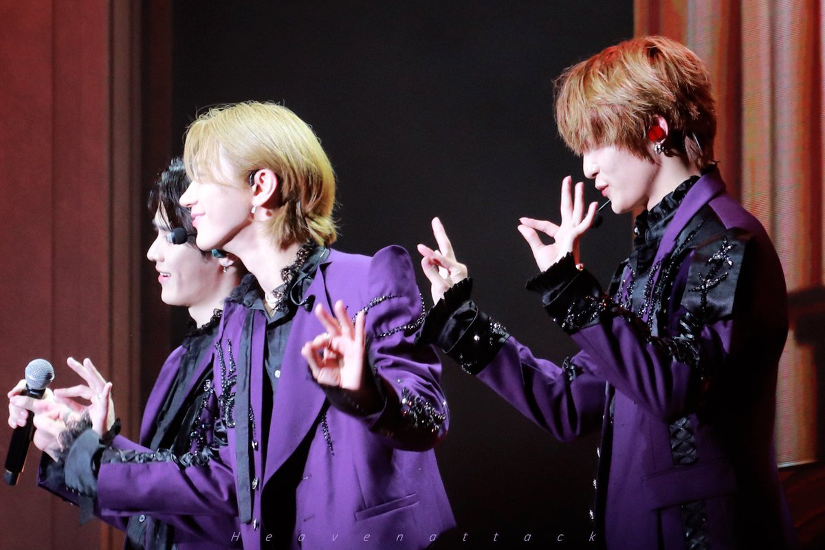 heavenattack1's tweet photo. Happy Mid-Autumn Festival!

230527 #WayV Fanmeeting Tour [Phantom] in Hong Kong,  HD 2p
"🤫🤫🤫"

#TEN #李永钦 #刘扬扬 #YangYang #TenYang #威神V  
#WayV_Phantom_in_HONGKONG https://t.co/izfqZLzL9c