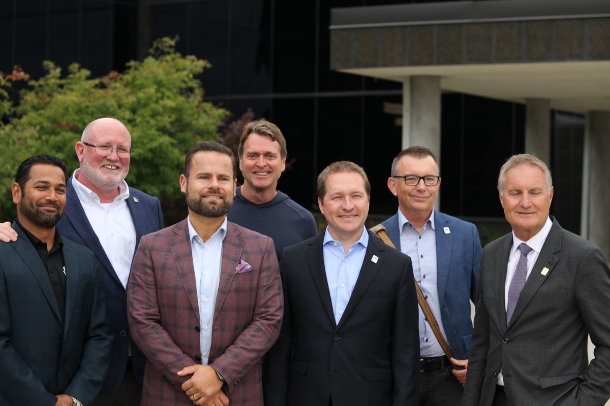 PeterCuddyW3's tweet image. Today Minister @DavidPiccini  announced that WSIB will move its headquarters from Toronto to 300 Tartan Dr in #LdnOnt. This move will result in 2000 total jobs including spin-offs, and add $100 million to our local economy.