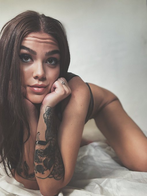 I think I&rsquo;ll be misbehaving tonight&hellip;💋 https://t.co/PevbJ8oD0t<a href="/tag/hohoho"class="tags"><span>#hohoho</span></a>