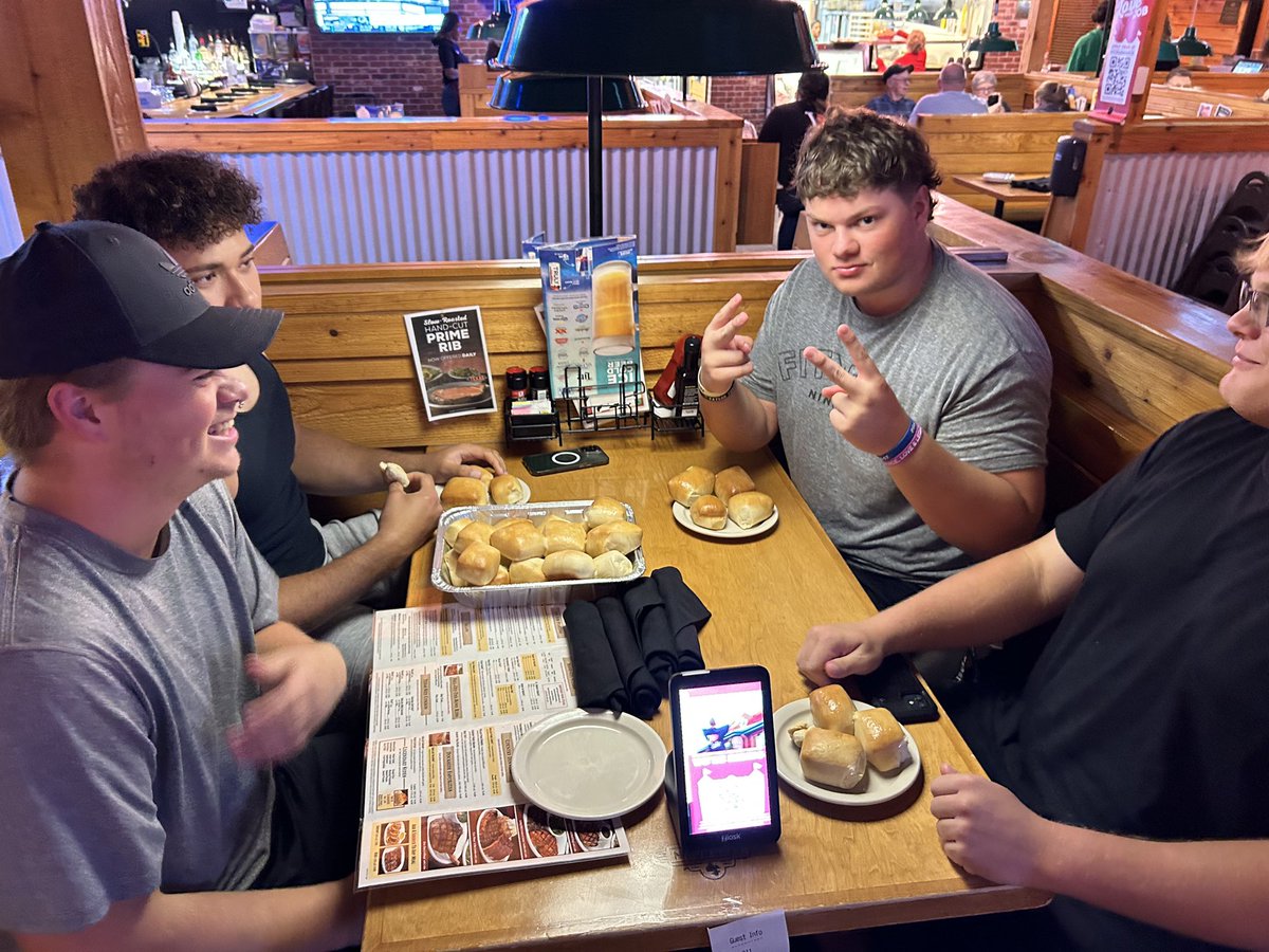 TUOLtrojans's tweet photo. Some pictures of our guys tackling the Texas Roadhouse roll challenge! 

🚨TOP 3 EATERS🚨
1. Big Jon 38 rolls 
2. Sammy P 33 rolls
3. Kyle 31 rolls

TOTAL: 354 rolls eaten tonight! 

Honorable Mention (Gluten Free):
Levi attacked the 24 OZ T-Bone Steak https://t.co/0kb0NnqOLf